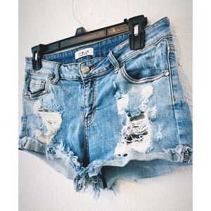 🌻 Distressed Jeans